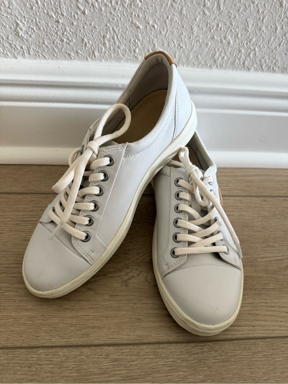 ECCO Soft 7
Women's Leather Lace-Up Sneaker